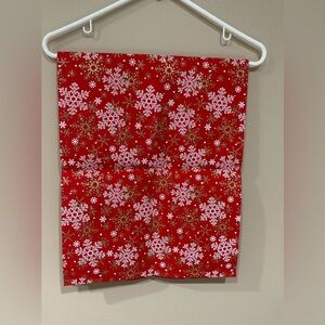 🌹🌹🌹NWT Christmas Table Runner Black/White/Gold, 72”x 14”